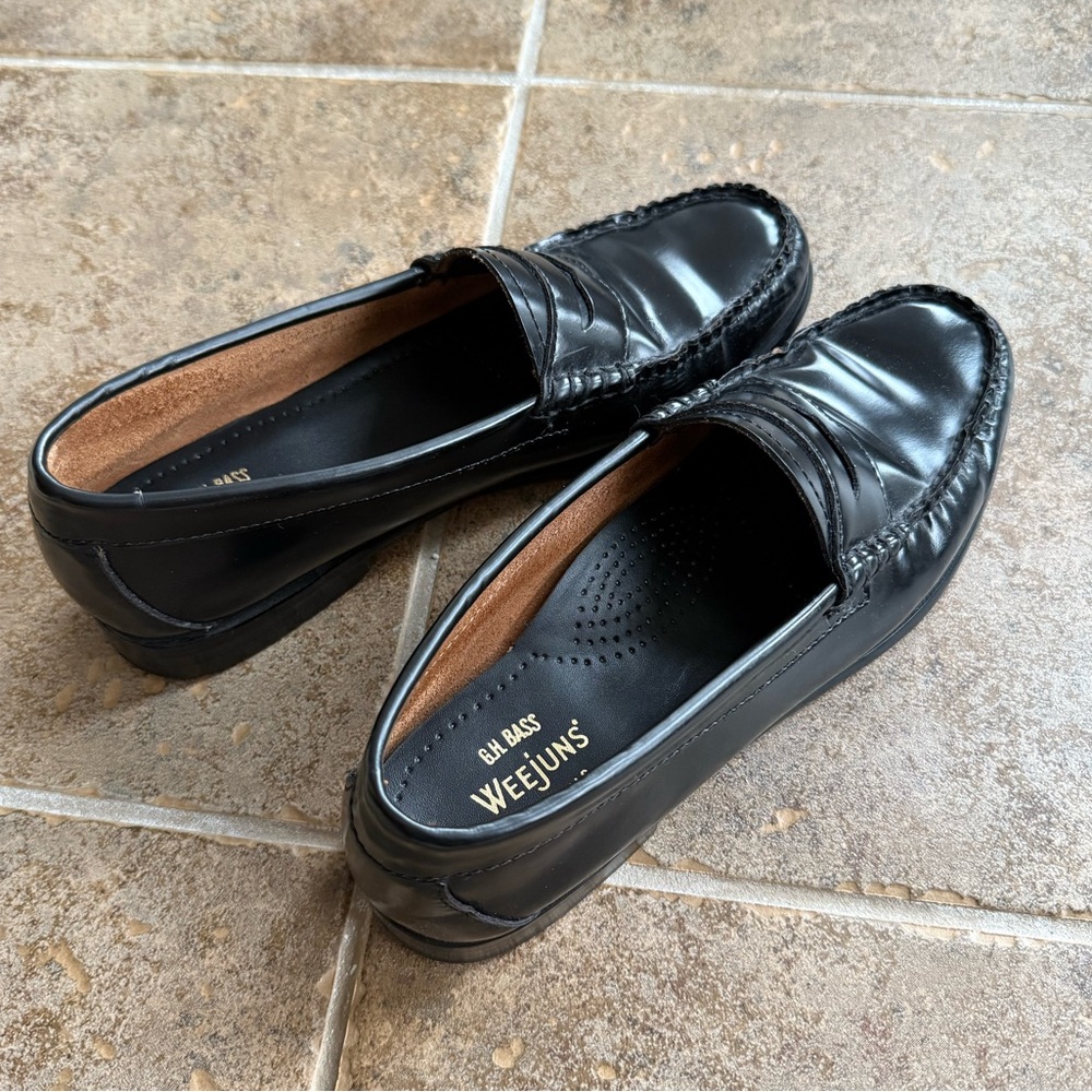 G.H. Bass Whitney Weejuns Loafers | Black | Size 6.5